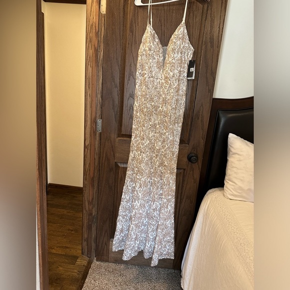 NWT City Studio Gorgeous full length formal dress - Picture 1 of 8